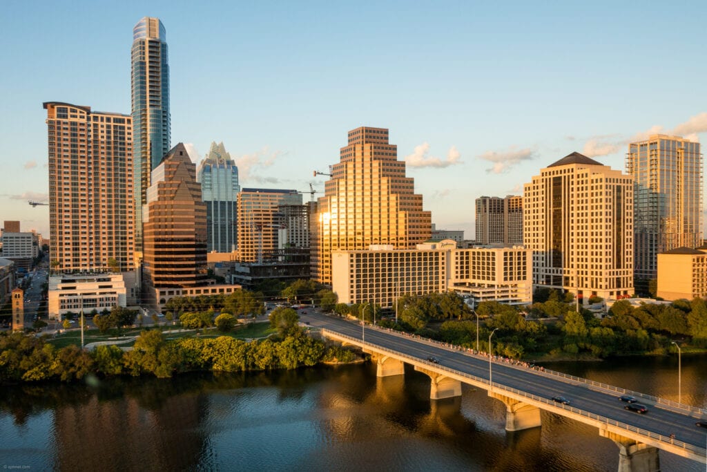 Austin prospère pendant le COVID, attirant des travailleurs à distance américains et de nouveaux emplois