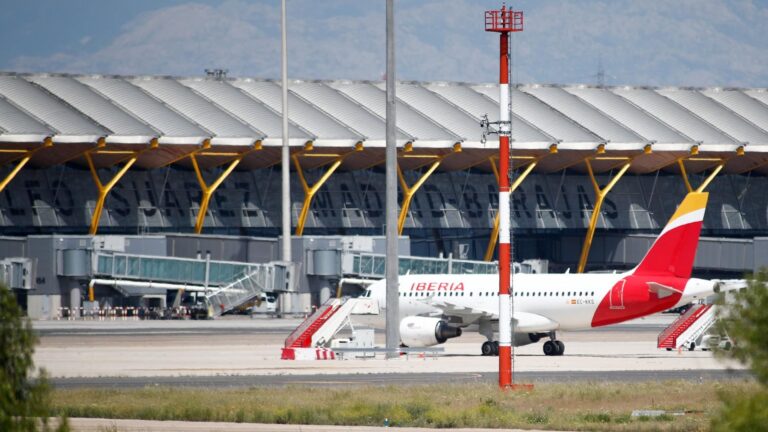 La grève des manutentionnaires chez Iberia à Reyes se poursuit