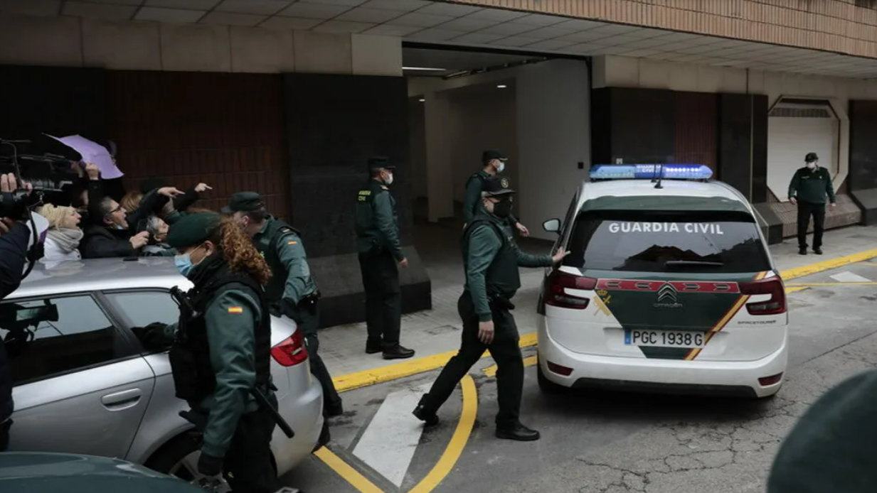 Le procès pour le parricide de Sueca a été reporté : ils demandent une prison permanente et révisable