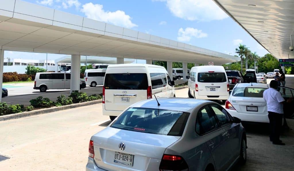 Les transports à Cancun vont devenir plus sûrs alors que les taxis et Uber signent enfin un accord