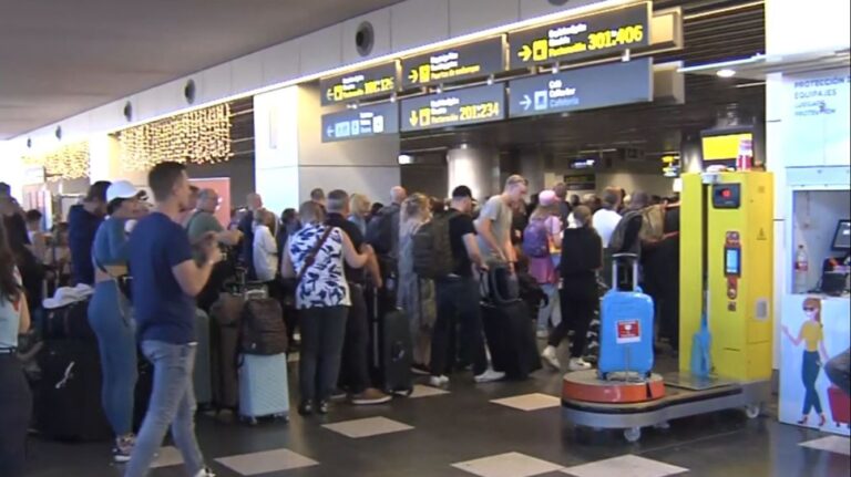 Quatrième jour de grève des manutentionnaires : chaos dans les aéroports