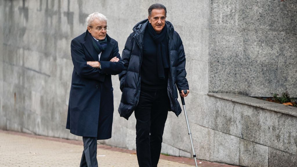 José Miguel Contreras, à son arrivée à la chapelle funéraire de Miguel Barroso