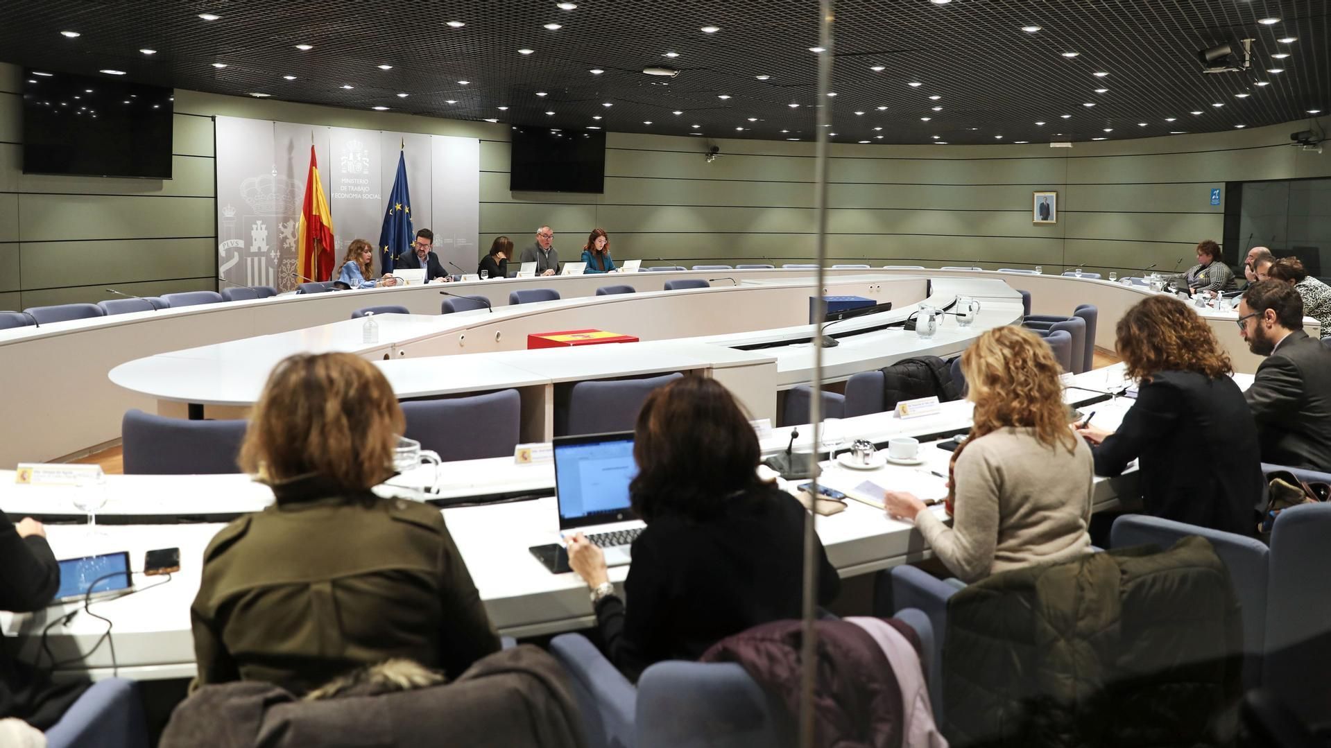 El Gobierno aprueba una subida del 5 % del SMI sin el apoyo de la patronal