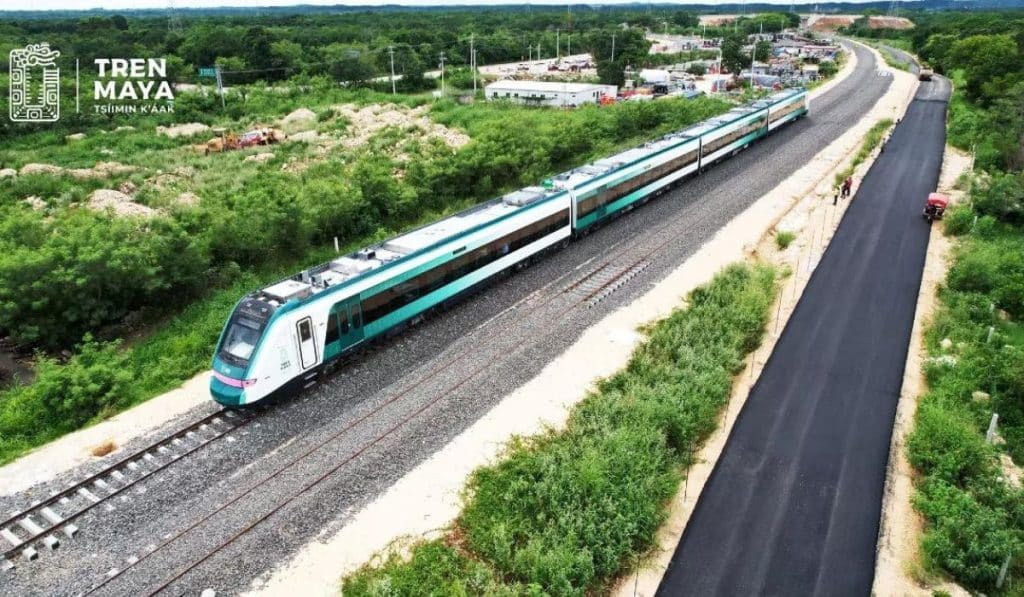 La vidéo montre un premier aperçu de la nouvelle expérience de voyage en train Maya au Mexique