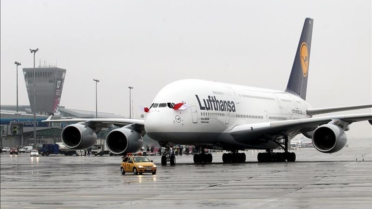 Un avion de passagers Airbus A380 de la compagnie aérienne Lufthansa.  EFE/Archives