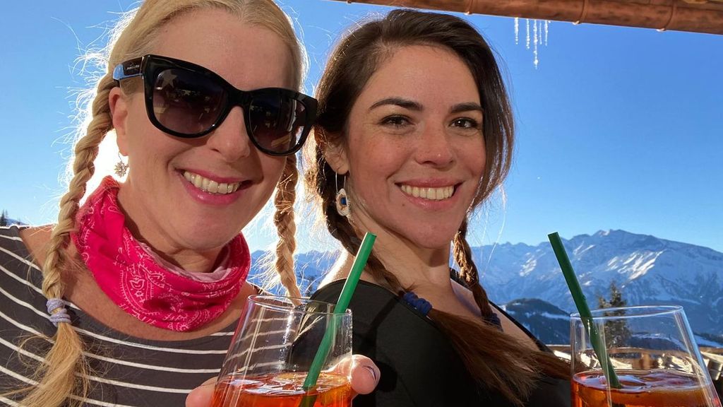 Ana Knezevich, lors d'un de ses voyages avec son amie Sanna