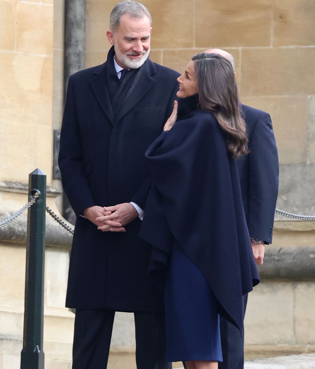 Les rois Felipe et Letizia, juste avant d'entrer dans le palais de Windsor