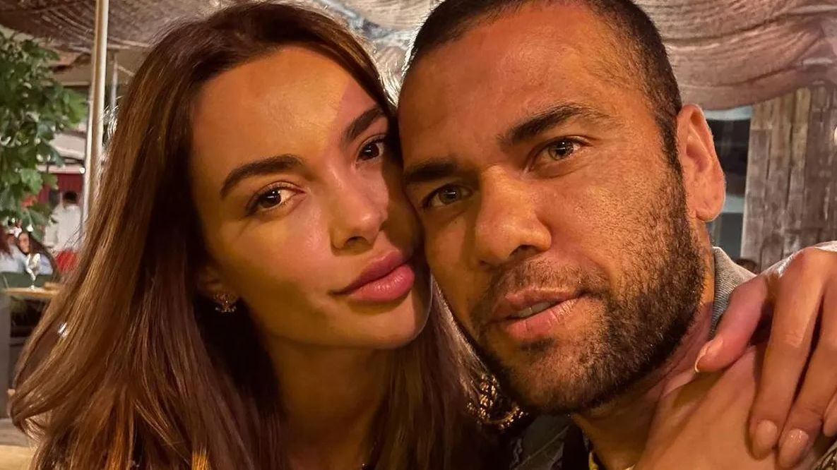 Así es la carta de amor que Dani Alves ha escrito a Joana Sanz mientras espera su sentencia