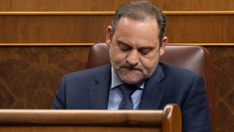 Pourquoi Ábalos ne peut-il pas faire l'objet d'une enquête de la part du Tribunal national ?