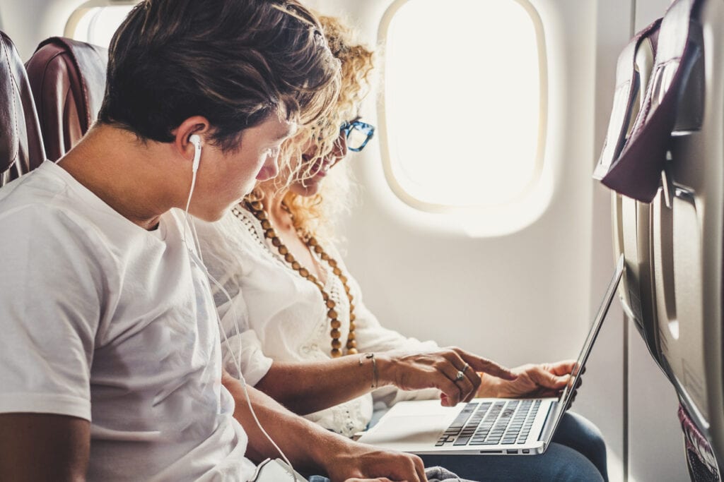 Une autre compagnie aérienne américaine lance une connexion Wi-Fi gratuite en vol via Starlink
