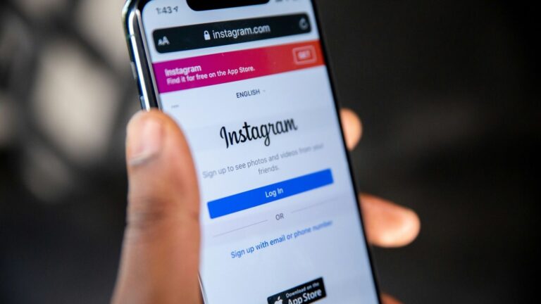 Facebook et Instagram reprennent leurs activités après un krach mondial