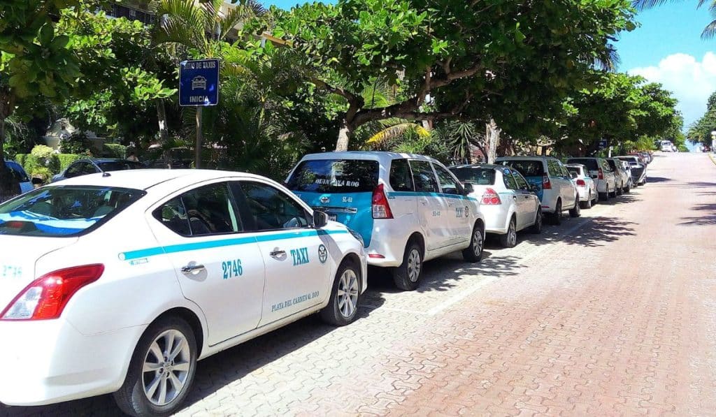 Les transports à Cancun vont devenir plus sûrs alors que les taxis et Uber signent enfin un accord