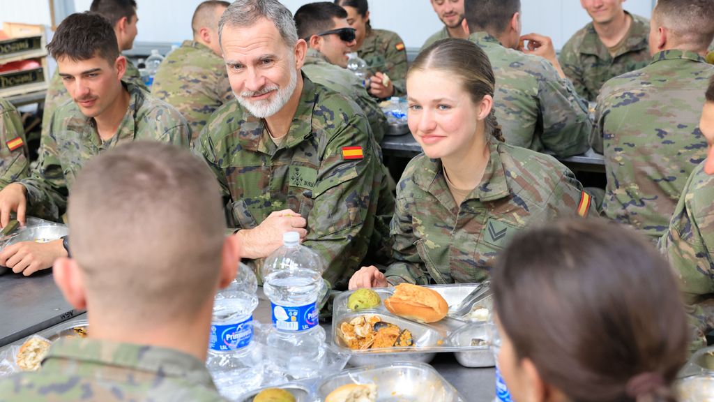 Le roi Felipe VI a rencontré de près les compagnes de la princesse Leonor