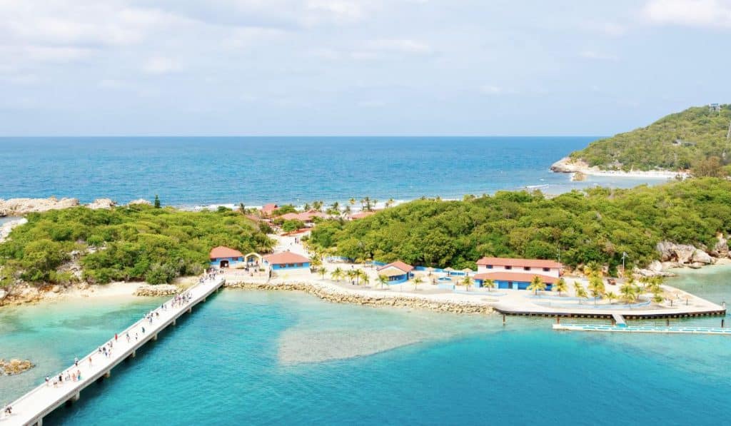 Royal Caribbean continue de naviguer vers Haïti malgré l'alerte de l'ambassade américaine mais limite les excursions