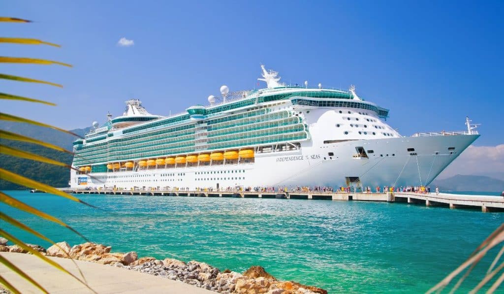 Royal Caribbean continue de naviguer vers Haïti malgré l'alerte de l'ambassade américaine mais limite les excursions
