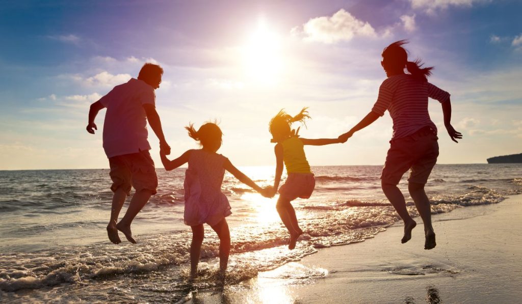 Une famille britannique adopte un style de vie nomade numérique parfait à Bali