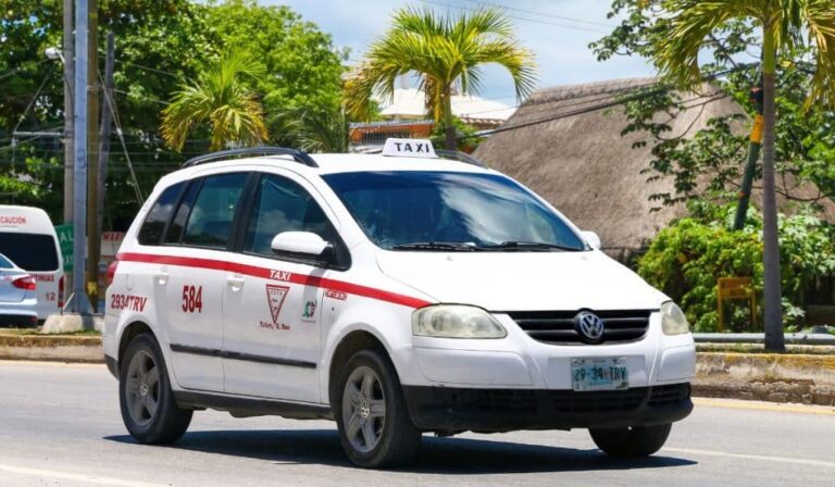 Une vidéo montre des chauffeurs de taxi de Playa Del Carmen en train de battre un touriste pour ne pas avoir payé un supplément