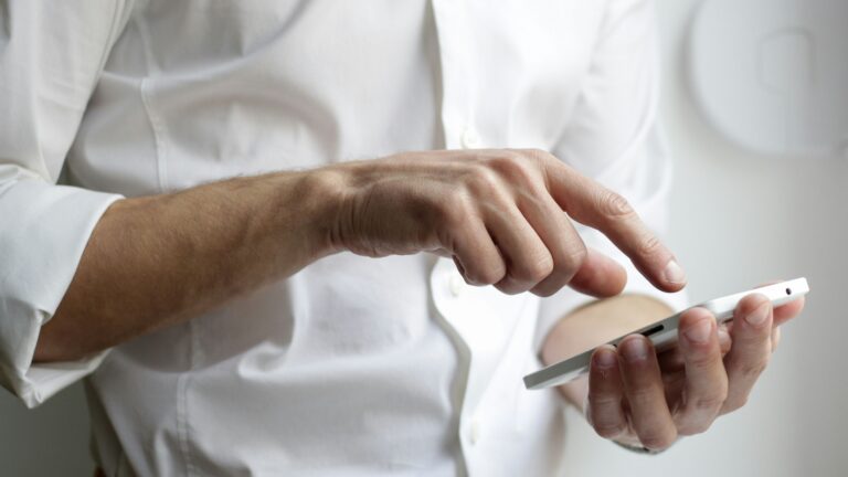 Comment détecter un faux téléphone du Trésor ?