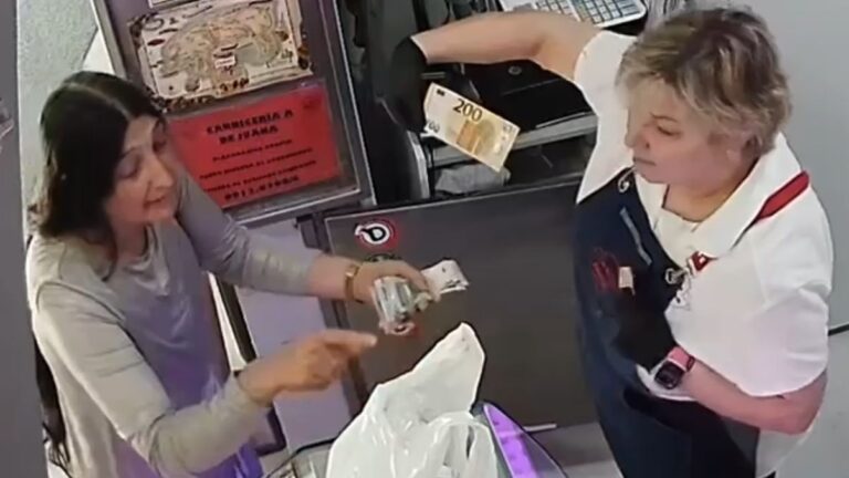 Les caméras d'une boucherie de Ribeira captent l'arnaque d'un escroc
