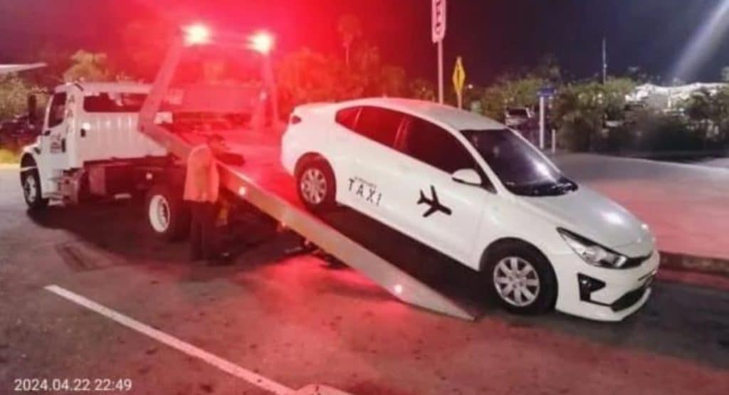 Un chauffeur de taxi de Cancun arrêté pour avoir facturé 1 000 $ US à un touriste canadien pour un court trajet