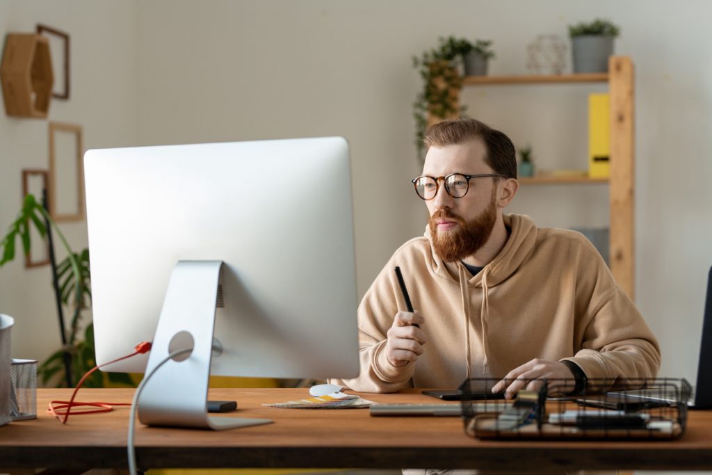 Forbes révèle les 3 emplois indépendants les mieux rémunérés pour les nomades numériques en 2024