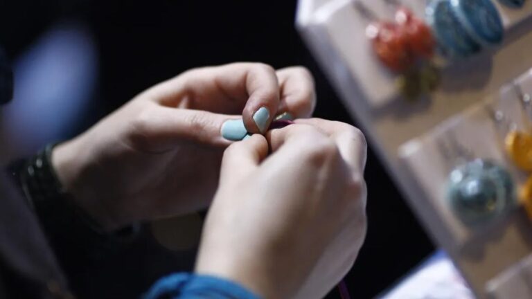 Les médecins de famille mettent en garde contre les problèmes causés par les ongles en gel