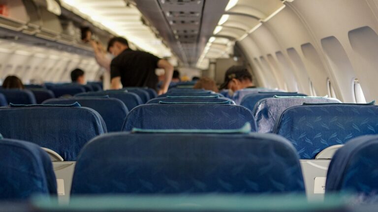 Quatre compagnies aériennes condamnées à une amende de 150 millions pour avoir facturé des bagages à main