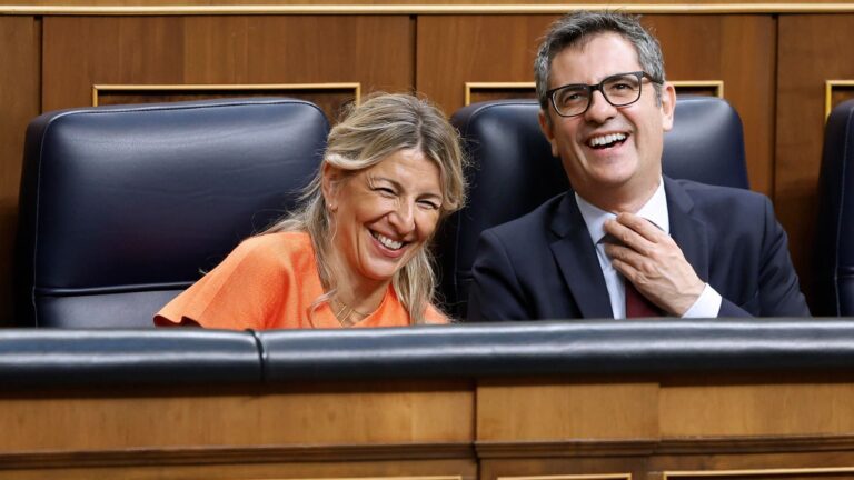 Yolanda Díaz, capturée par un microphone ouvert, dit à Núñez Feijóo « au diable »