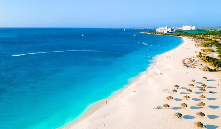 7 îles des Caraïbes les plus sûres à visiter pendant la saison des ouragans 2024