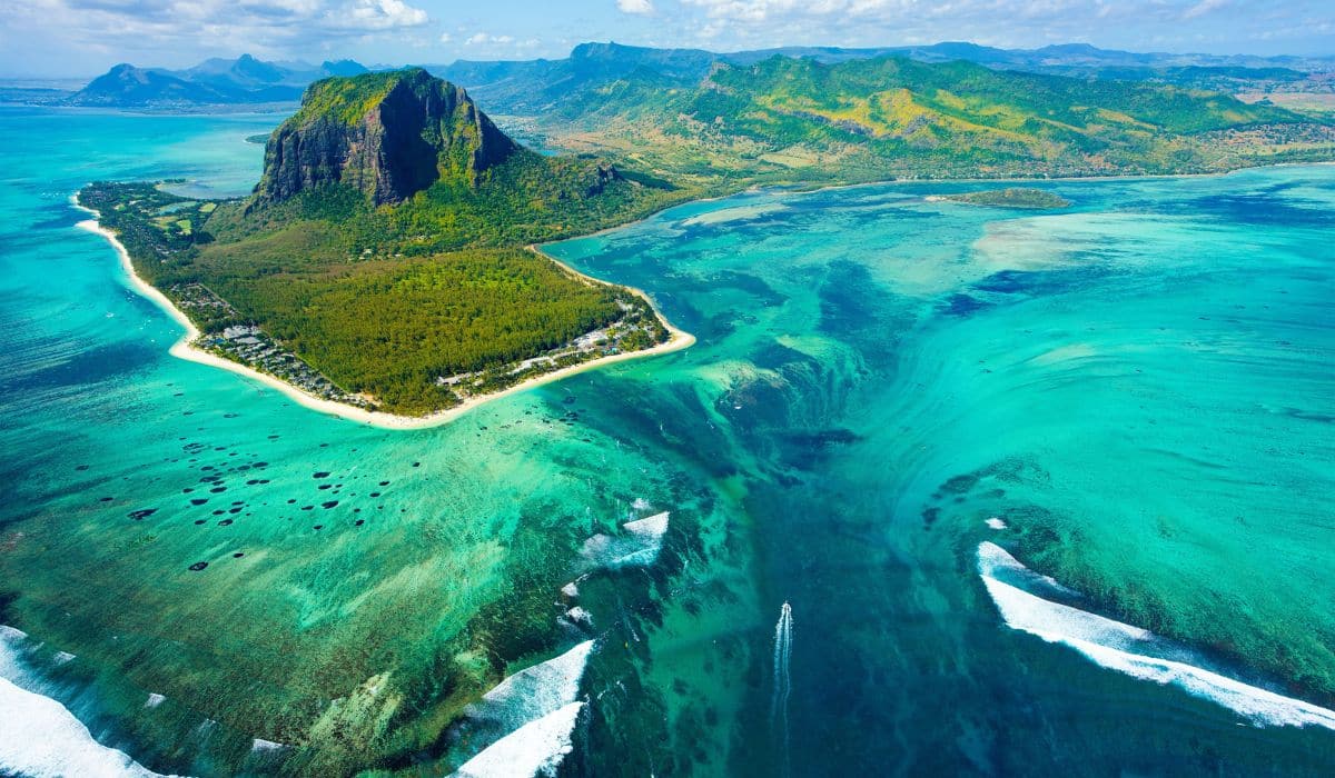 This Underwater Waterfall Is A Real Hidden Gem Of The Indian Ocean