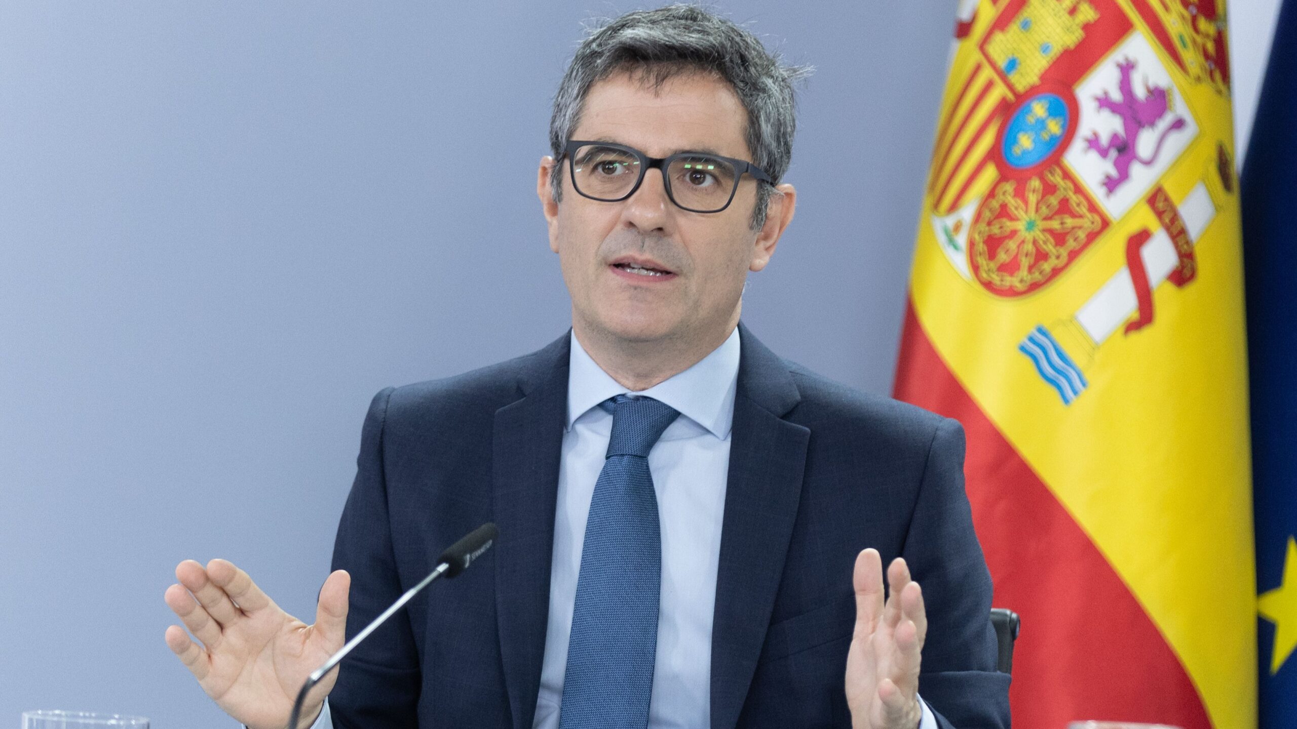 Le gouvernement accuse Ayuso d'avoir enfreint la loi lors de la visite de Milei à Madrid