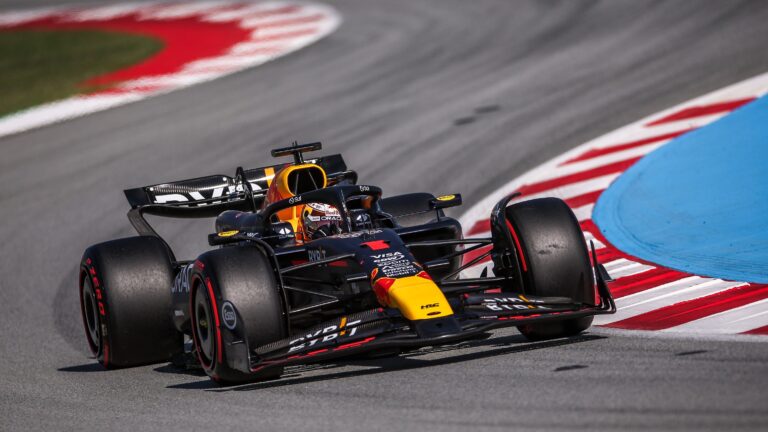 Max Verstappen règne à Barcelone avec Carlos Sainz sixième et Fernando Alonso, sans points