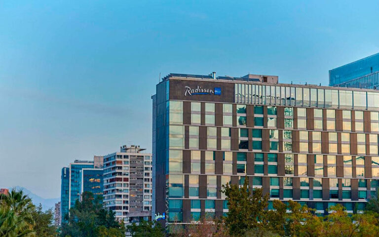 Radisson Blu Plaza El Bosque Santiago : allié stratégique au Chili