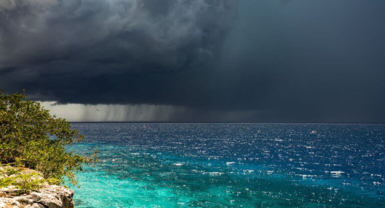 Les États-Unis publient un message d'urgence pour les voyageurs américains suite à l'ouragan Beryl