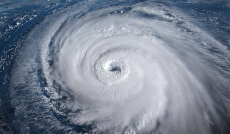 L'ambassade des États-Unis en Jamaïque émet une alerte et un avis aux voyageurs concernant l'ouragan Beryl