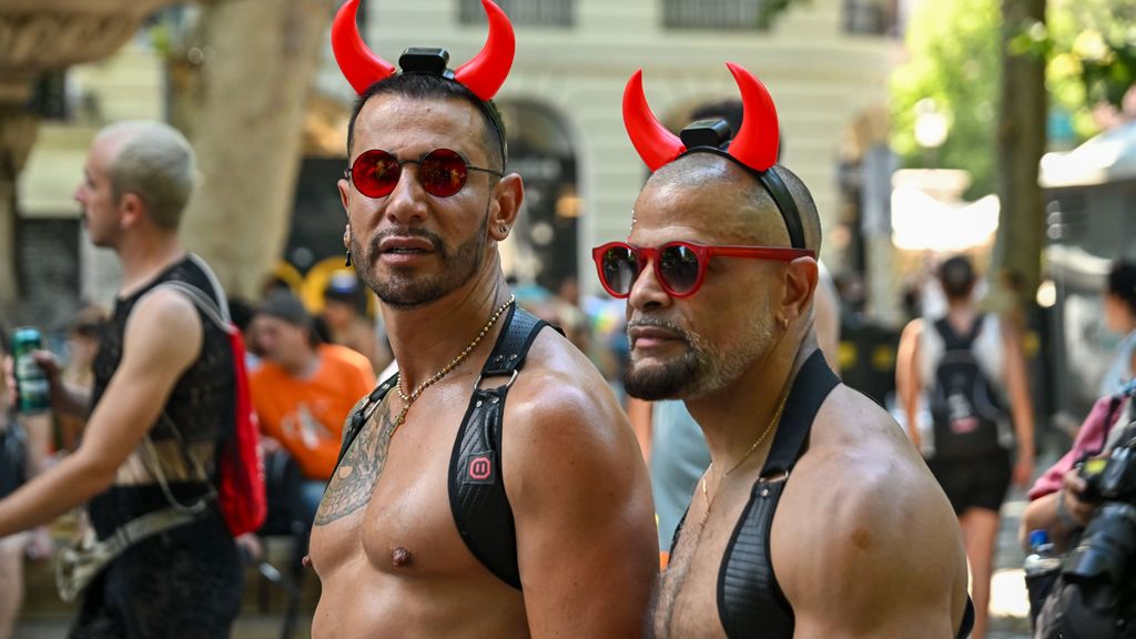 Plusieurs personnes présentes à la manifestation de la Fierté