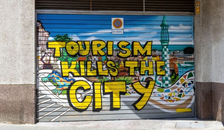 Les hôtels de Barcelone résistent aux attaques au pistolet à eau des manifestants anti-tourisme