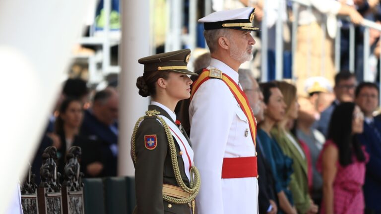 Leonor visite l'École navale de Marín avec les rois, sa prochaine destination