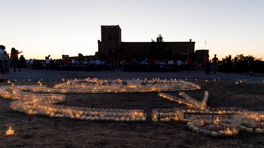 Bougies allumées pendant la Nuit des Bougies, le 9 juillet 2022, à Pedraza.