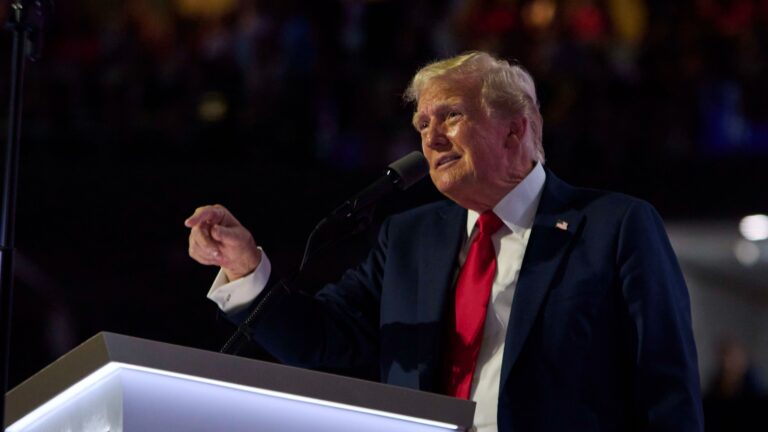 Donald Trump dit avoir pris « une balle pour la démocratie »