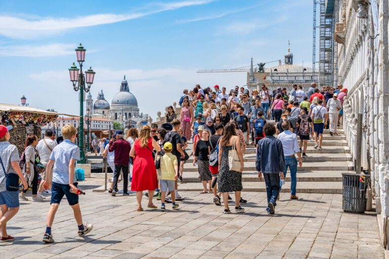 La taxe touristique temporaire de Venise pourrait devenir permanente après un essai réussi