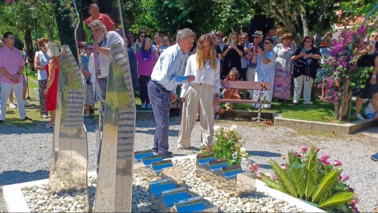 Le père de Diana Quer inaugure une sculpture à A Pobra en hommage à sa fille