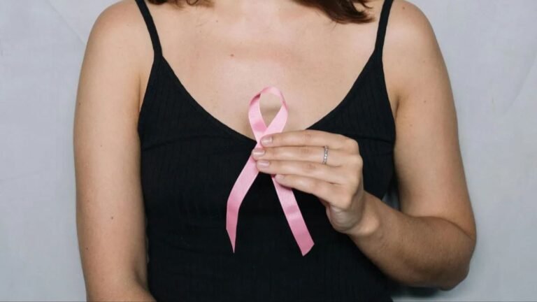 L'histoire de Miriam, diagnostiquée d'un cancer du sein métastatique à l'âge de 33 ans : « J'ai mal au dos »