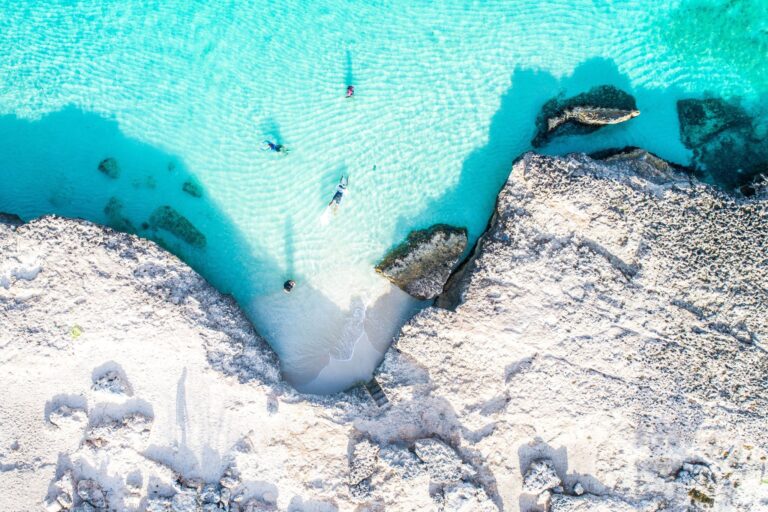 L'île « One Happy Island » des Caraïbes bat un record touristique historique en 2024