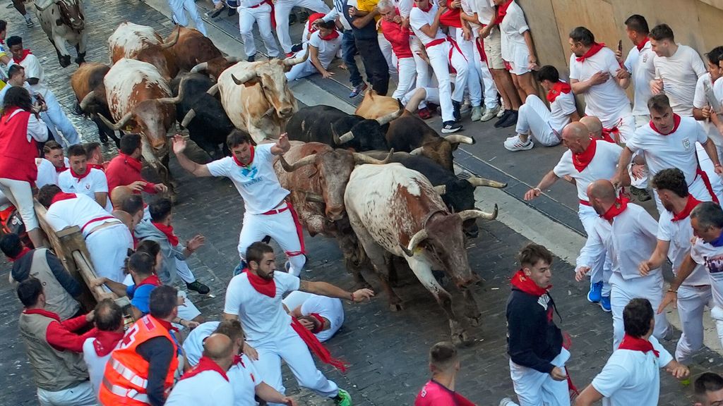 Première course des taureaux de San Fermín 2024 : les taureaux de La Palmosilla laissent des scènes inédites sur la place