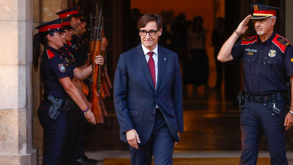 Illa parvient à prêter serment comme président après le retour inhabituel et la nouvelle évasion de Puigdemont