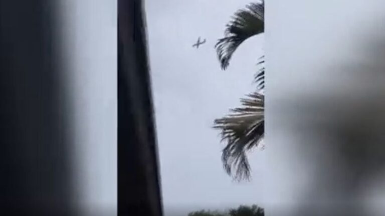 Moment où l'avion s'écrase avec 61 personnes à São Paulo
