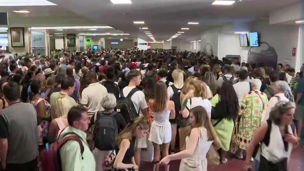 Chamartín à la gare de Chamartín en raison de pannes qui ont provoqué plusieurs retards dans les trains AVE