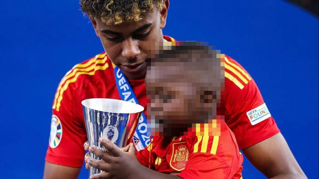 La tendre image de Lamine Yamal avec son frère après avoir remporté l'Euro