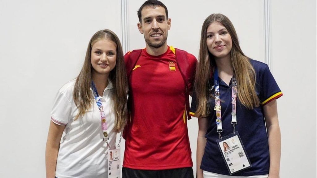 La princesse Leonor et Sofia, avec leurs identifications aux Jeux Olympiques.